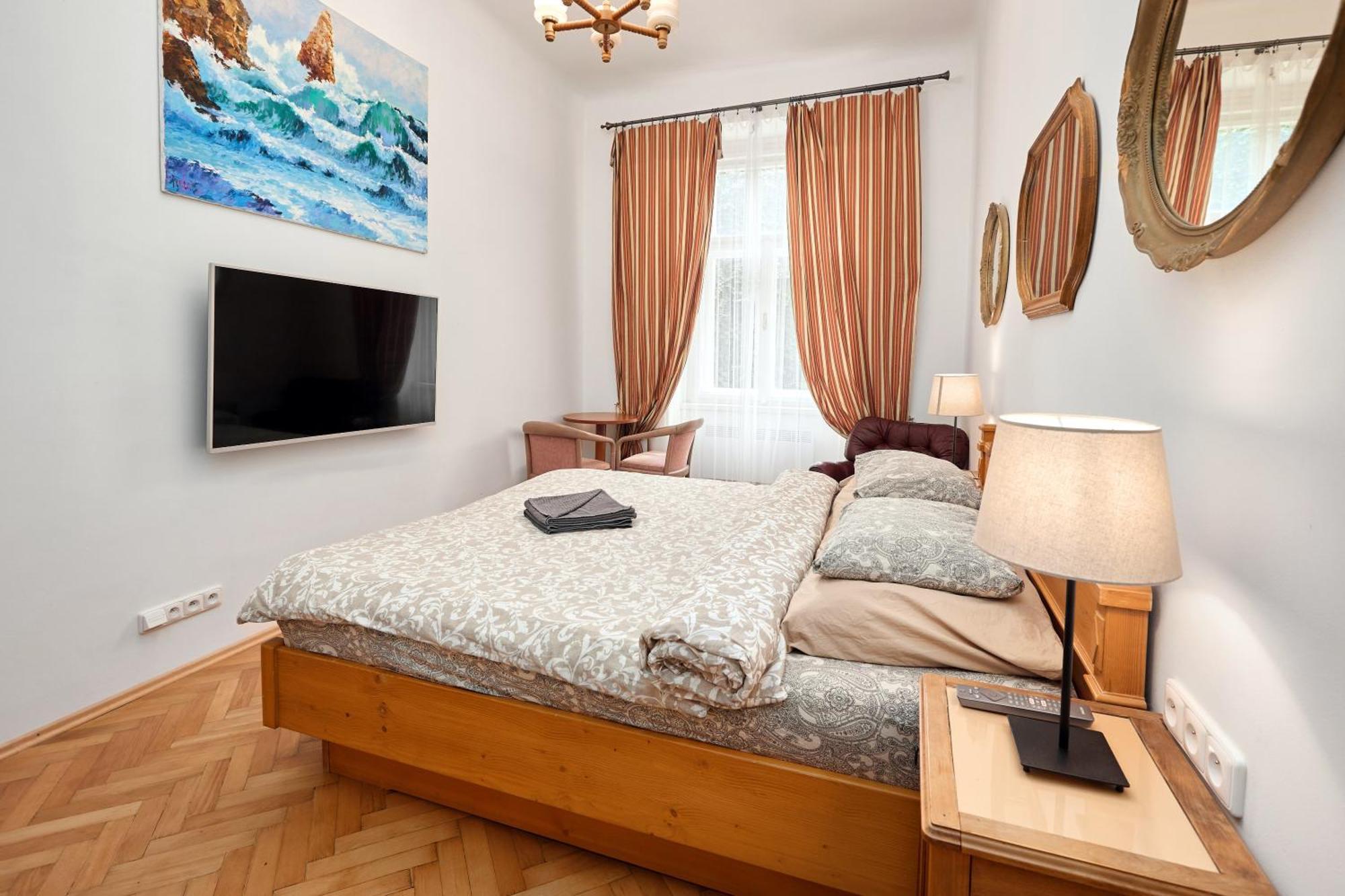 Room & Parking Assistance Prague Exterior photo